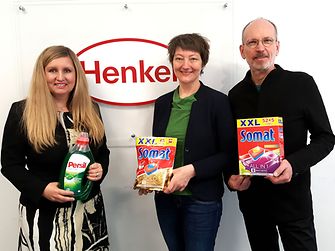 Henkel unterstützt die Auftakt GmbH erneut mit einer Großspende an Wasch- und Geschirrspülmittel. V.l.n.r.: Dipl.-Ing. Jaroslava Haid-Jarkova (General Manager Laundry & Home Care Österreich bei Henkel), Mag. Irene Luftensteiner (Geschäftsführerin bei Auftakt GmbH) und Mag. Robert Winklehner (Geschäftsführer bei Auftakt GmbH).