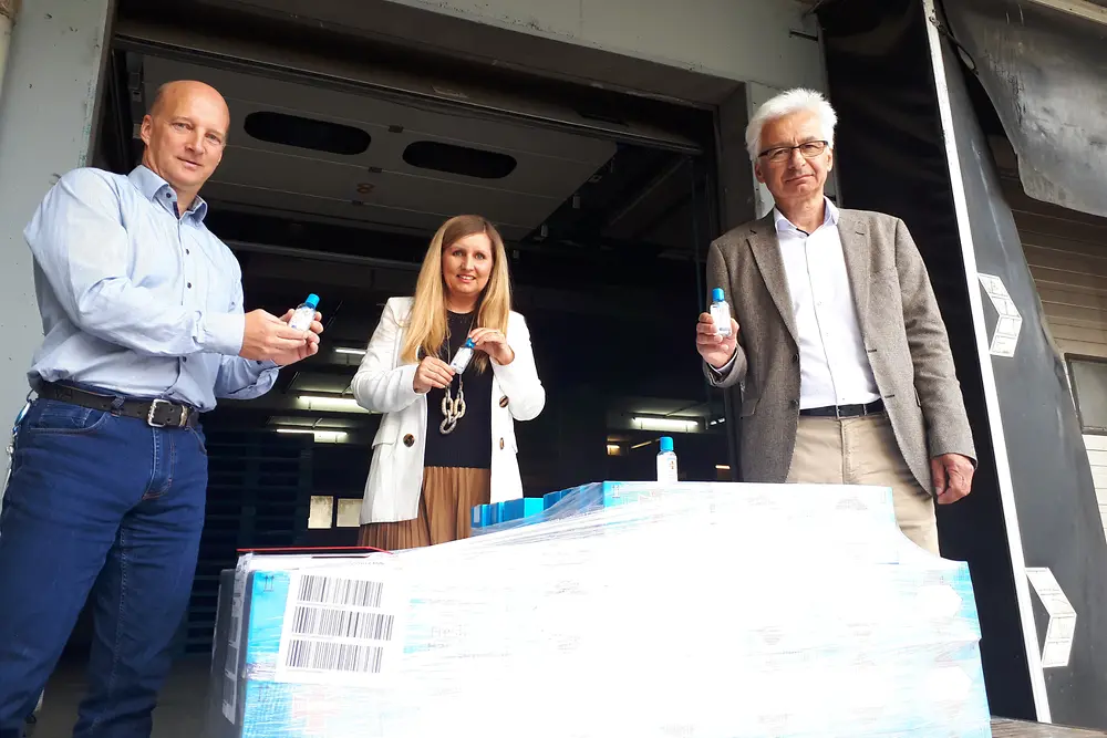 V.l.n.r.: Erich Schlenz (Head of Packaging Implementation CEE Laundry & Home Care), Dipl.-Ing. Jaroslava Haid-Jarkova (General Manager Laundry & Home Care Henkel Österreich) und Werner Rosenberger (Betriebsleiter ALPLA Steinabrückl)