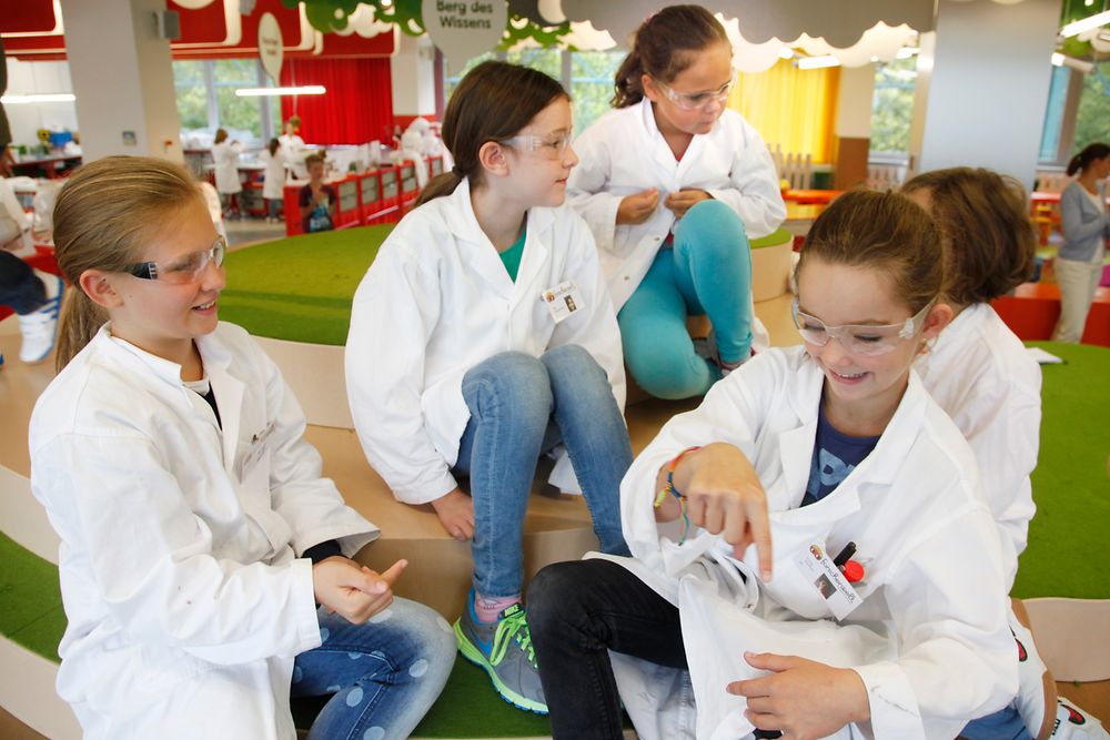 Auf dem „Berg des Wissens“ in der Forscherwelt legten die Kinder eine Pause ein und erzählten von ihren Experimenten.
