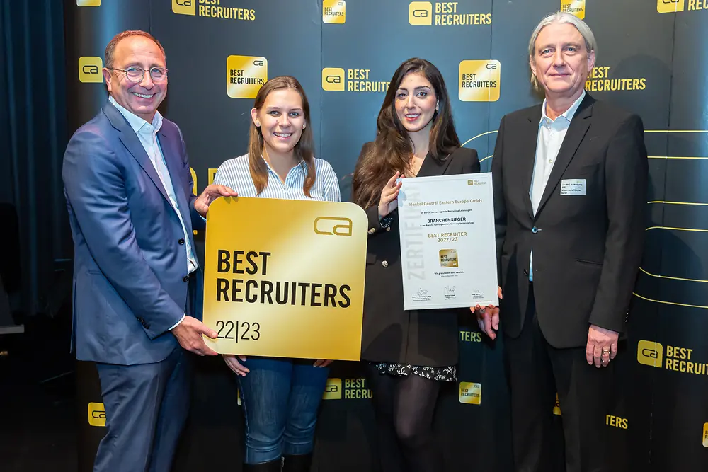 vlnr. Markus Gruber (Studieninitiator/GF GPK und career Institut & Verlag), Melanie Peter (Recruitment Partner bei Henkel CEE), Narine Balmanian (Talent Acquisition Managerin bei Henkel CEE), Studienbeirat Univ.-Prof. Dr. Wolfgang Elšik (WU Wien)