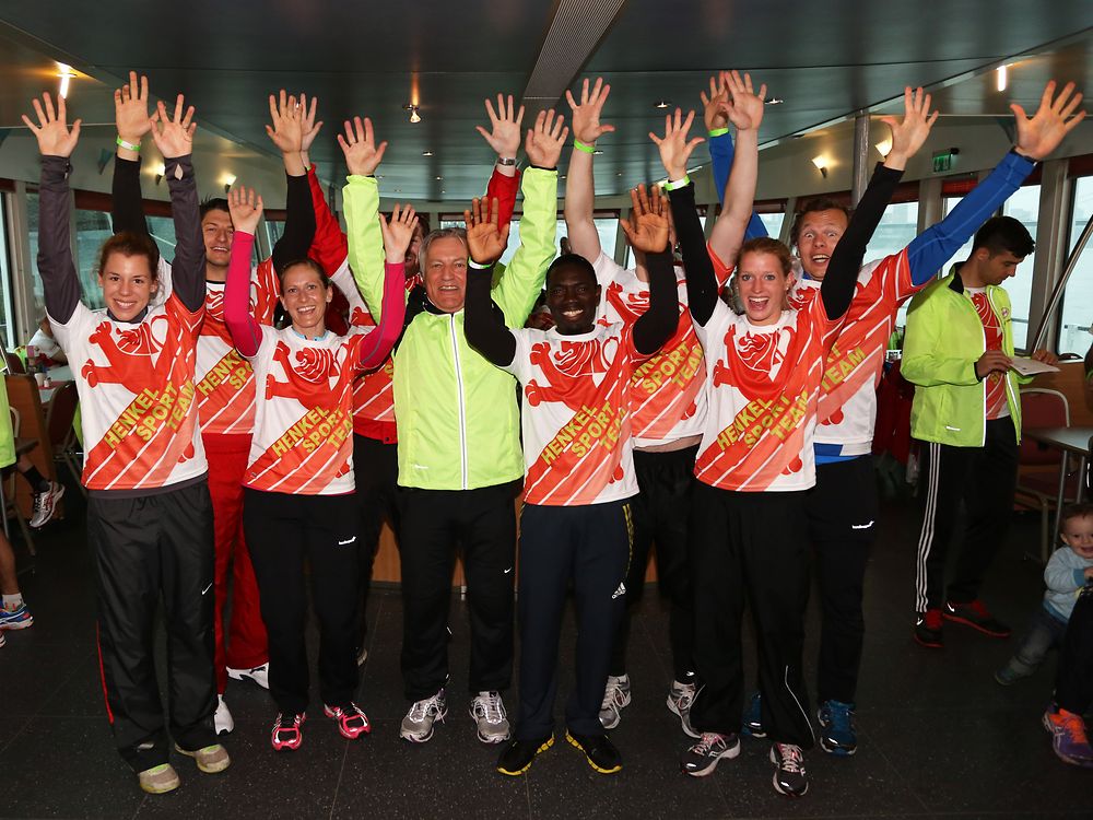 Acht Lauf-Coaches sorgten für das richtige Aufwärmtraining und begleiteten die Henkel-Läufer zum Start.
