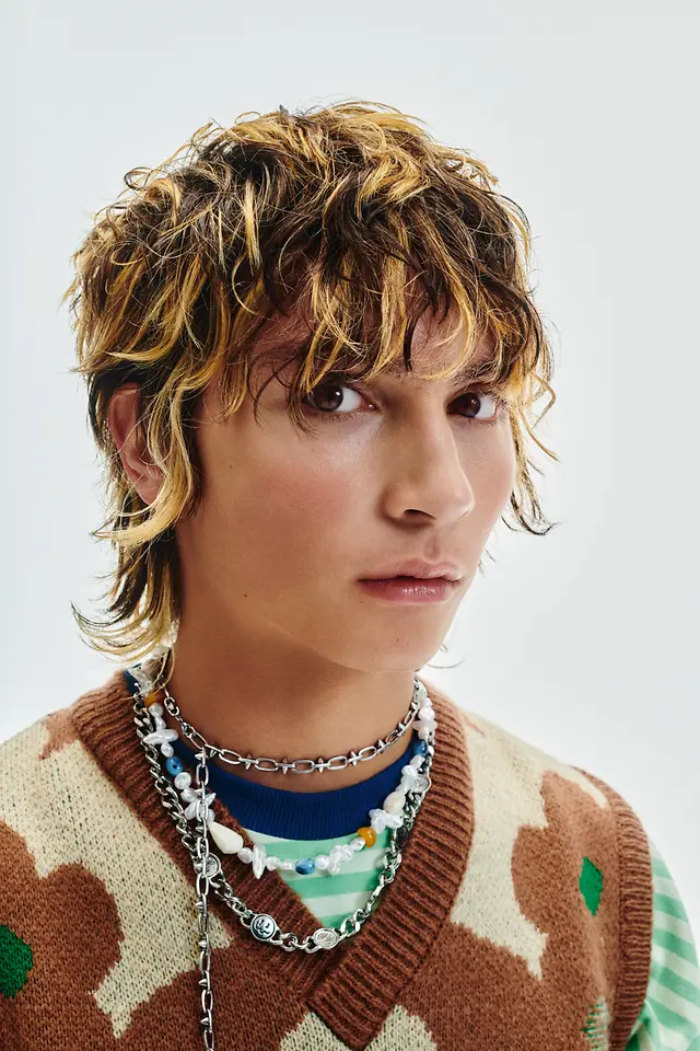 Essential Looks 1:2024
