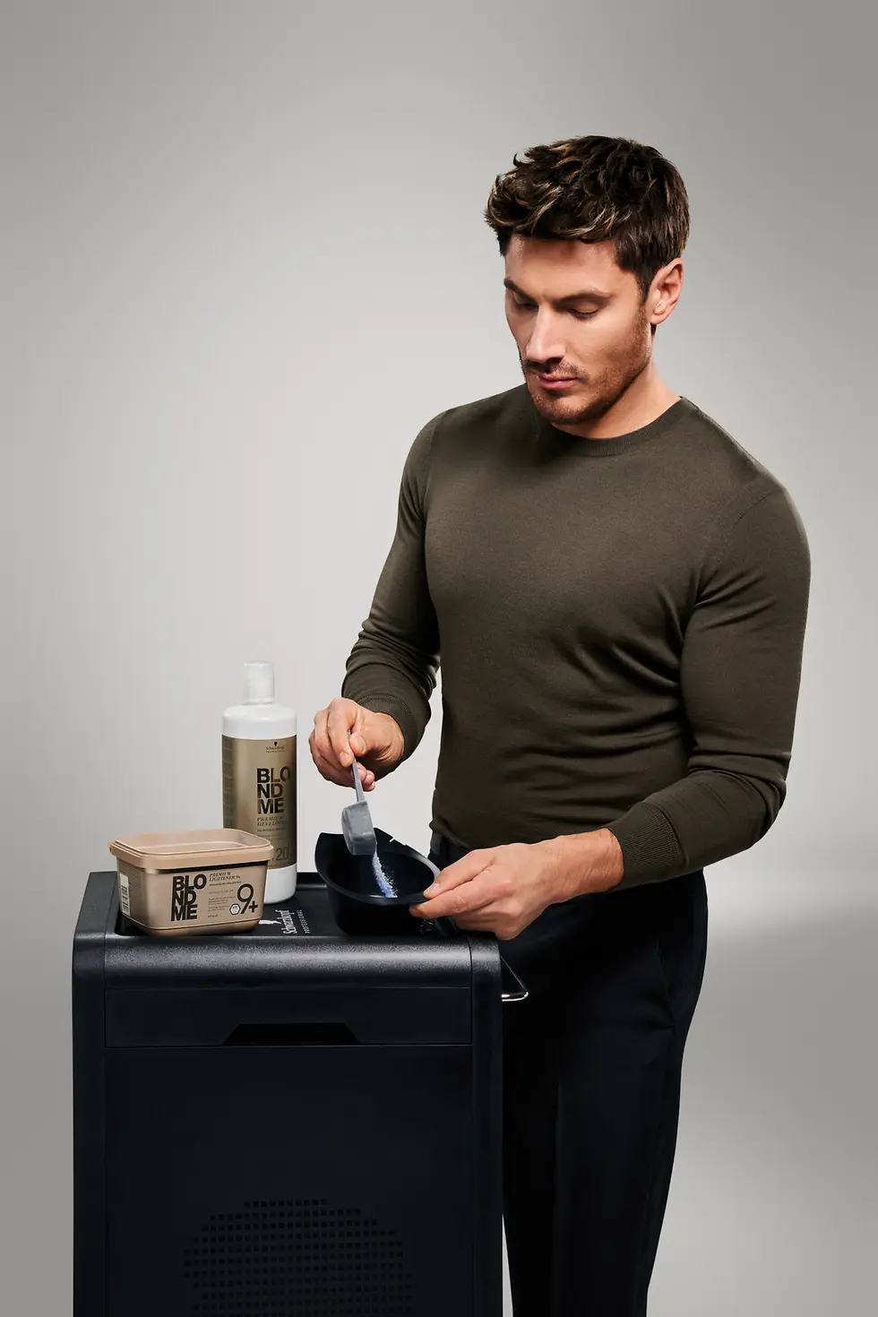 Schwarzkopf launcht neue Kampagne „Chapters of Change“ mit den globalen Markenbotschaftern Sofia Vergara & Chris Appleton