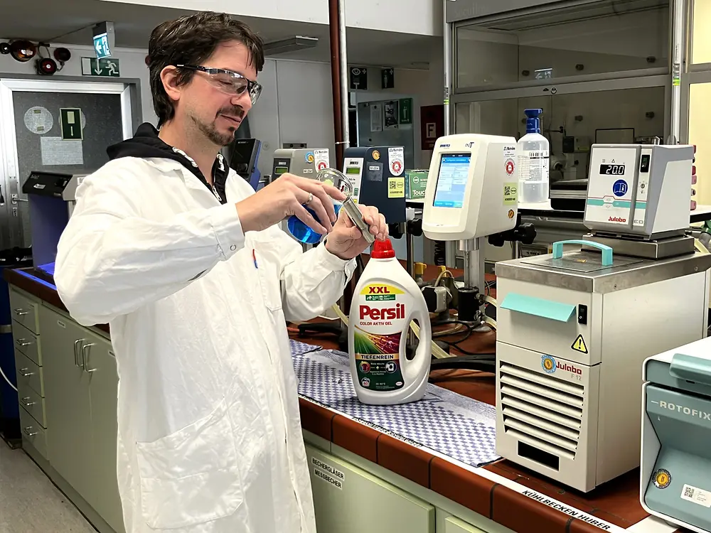 Henkel präsentiert nachhaltige und kostensparende Kosmetik- und Haushaltsroutinen für zuhause