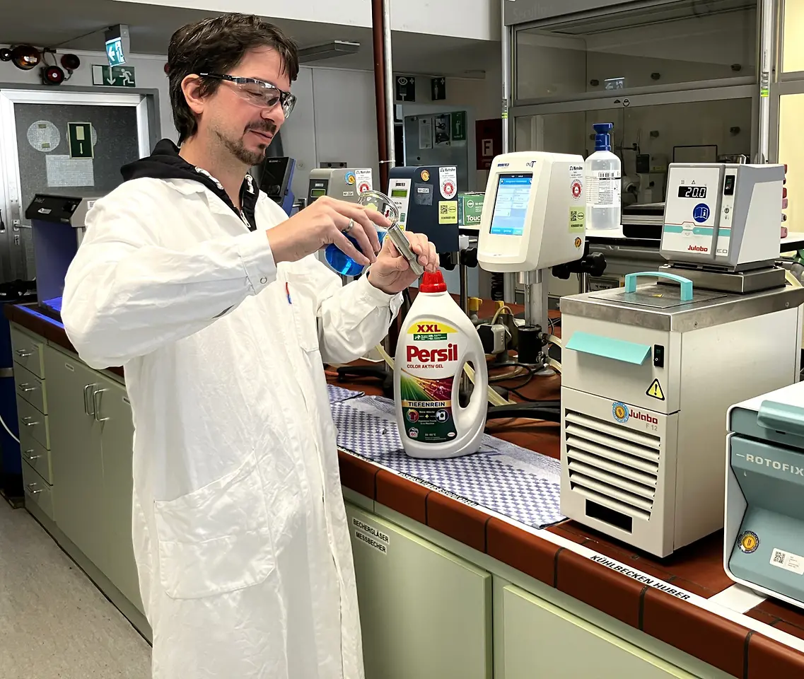 Henkel präsentiert nachhaltige und kostensparende Kosmetik- und Haushaltsroutinen für zuhause