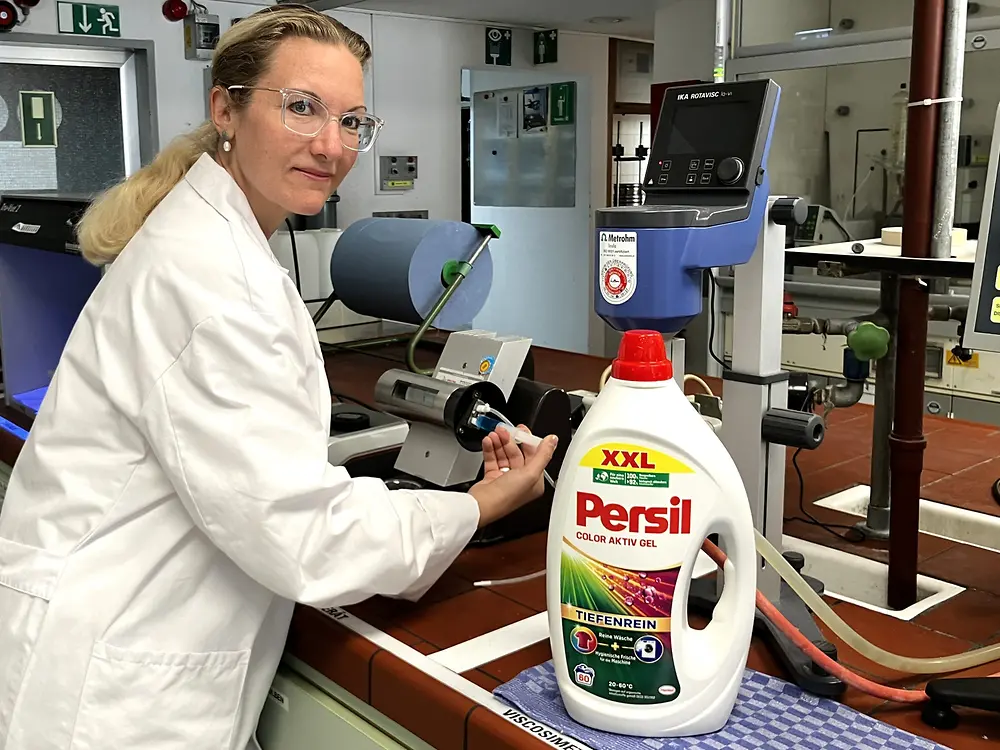 Henkel präsentiert nachhaltige und kostensparende Kosmetik- und Haushaltsroutinen für zuhause