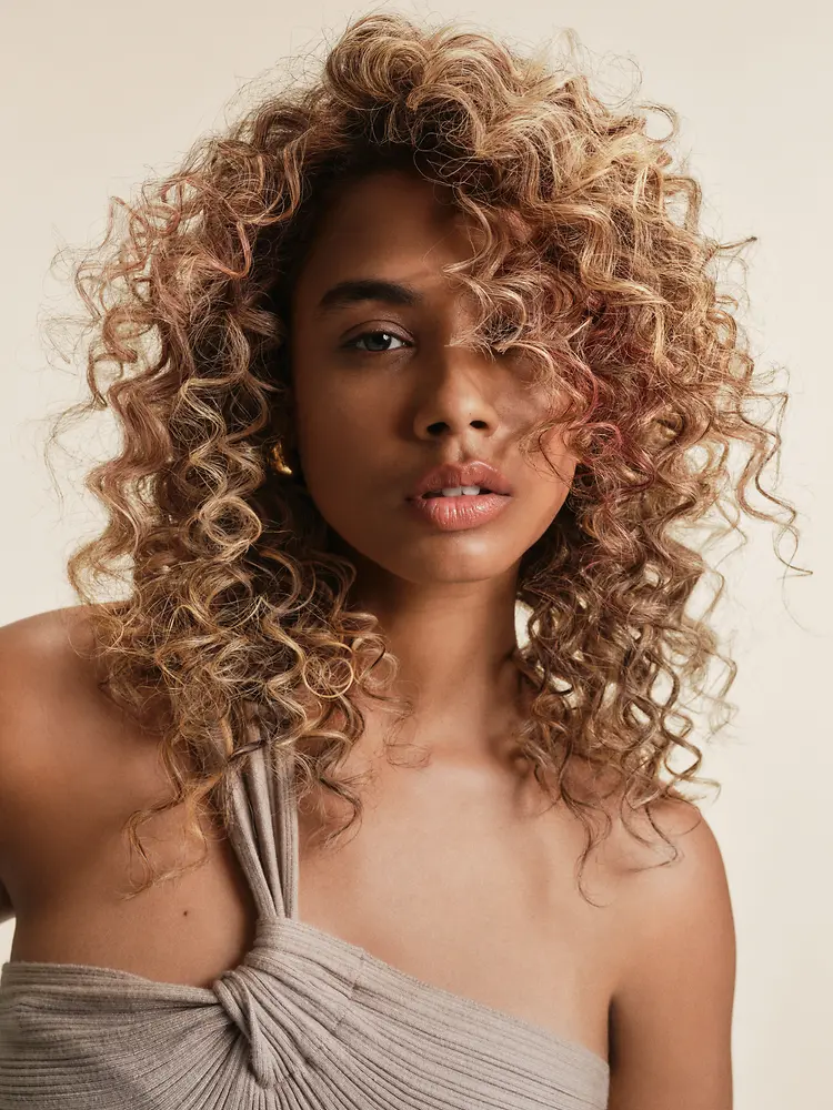 Polychrome: Die neue Sprache moderner Blondservices