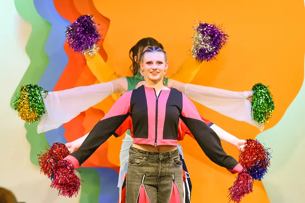 
Die Upcycling Modeschau der HLM Wiener Neustadt in der ASK Academy von Schwarzkopf Professional fand großen Anklang beim Publikum.