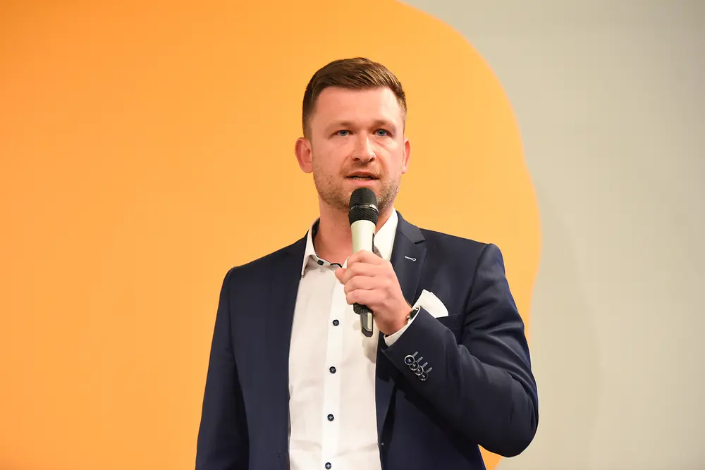 
Lukas Mirtl (dm drogerie markt) stellte das beeindruckende „Lust an Zukunft“-Unternehmensprogramm, das im Jubiläumsjahr läuft, vor.