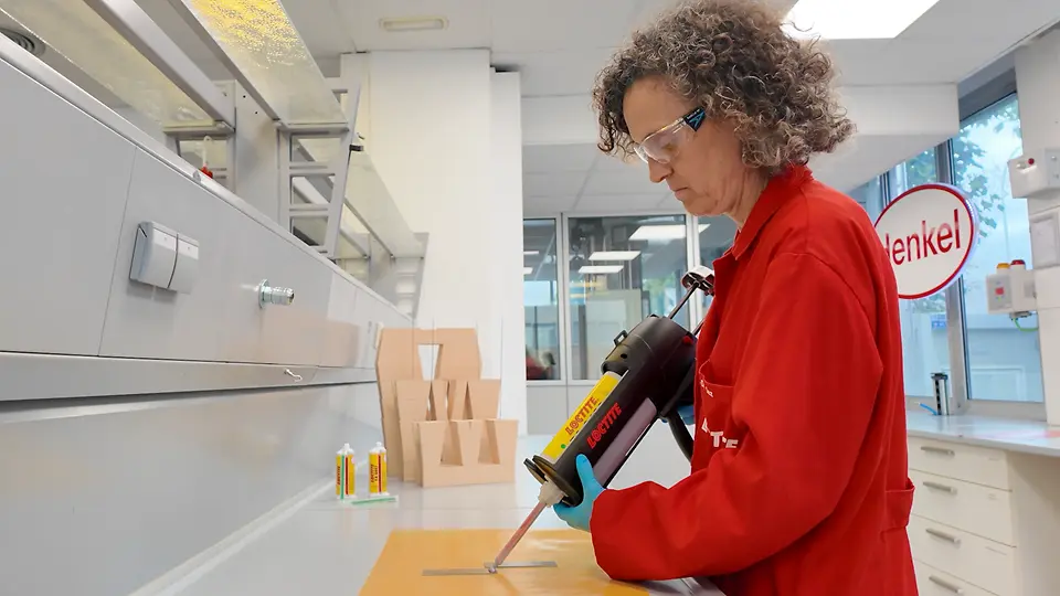 
Henkel arbeitet seit über 10 Jahren mit der Sagrada Familia zusammen und hat umfangreiche Tests und Validierungen durchgeführt, die über die Standardanforderungen an Klebstoffe hinausgehen.