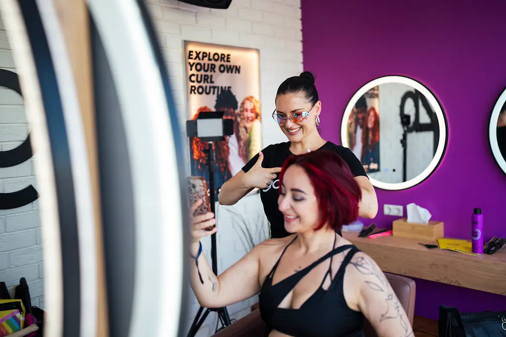 
An zwei exklusiven Styling Spots sorgten die Wiener Dragqueen Canaya sowie Nati Lika, vielen besser bekannt als @souldfeeda, für individuelle Festival-Styles. 