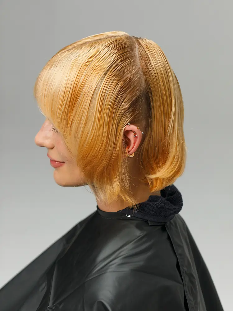 Alli Neumann trägt Polychrome Peach