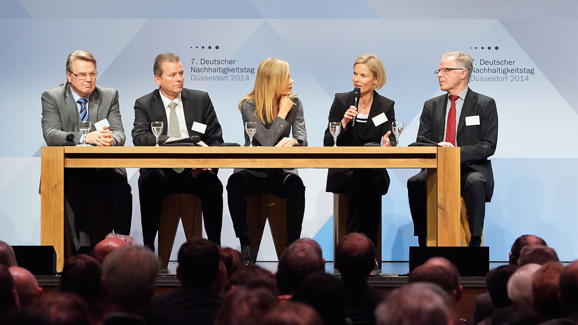 Gemeinsam mit Vertretern aus Wirtschaft und Politik diskutierte Henkel-Personalvorstand Kathrin Menges über das Thema „Leadership in Sustainability“.