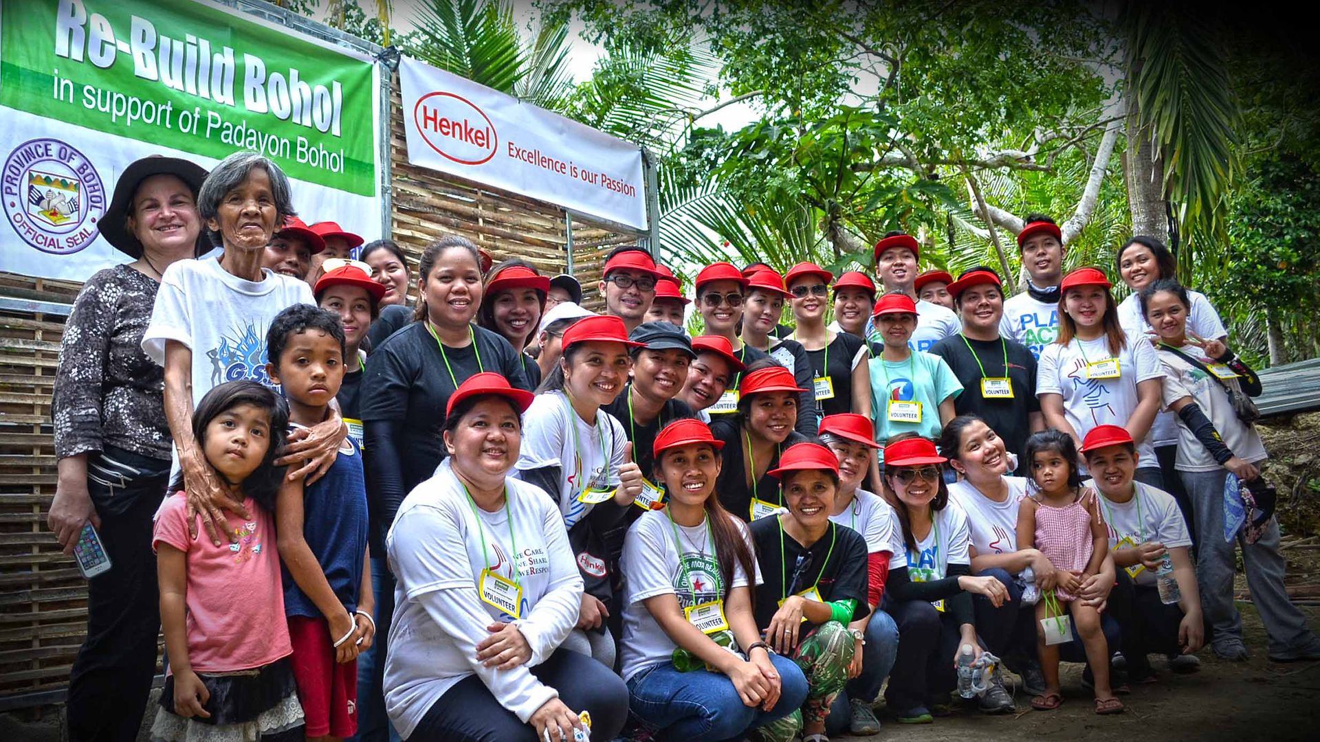 Henkel employees spent a day rebuilding houses in Bohol