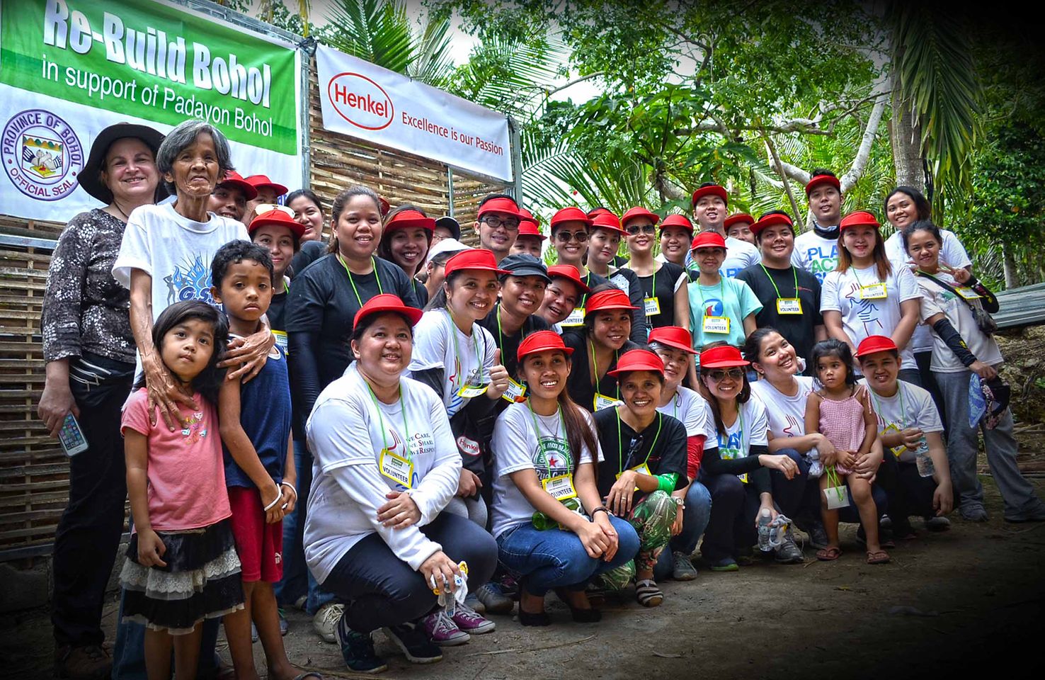 Henkel employees spent a day rebuilding houses in Bohol