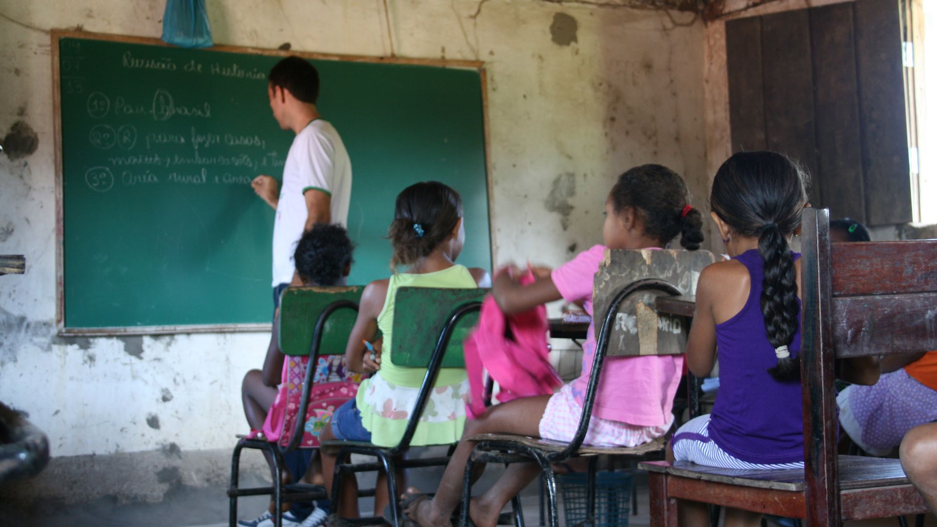 Kinder im Klassenzimmer
