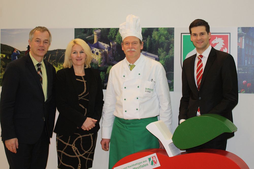 Gastronomie-Führungsteam mit NRW-Umweltminister Johannes Remmel (links)