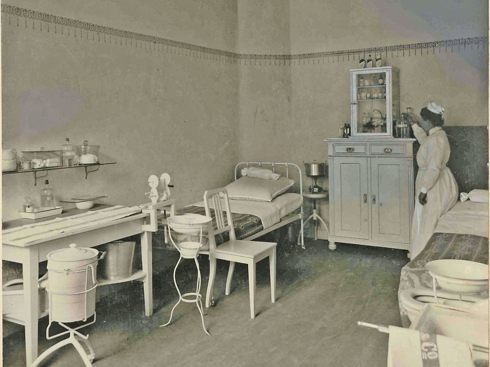 1910-henkel-krankenstube.jpg