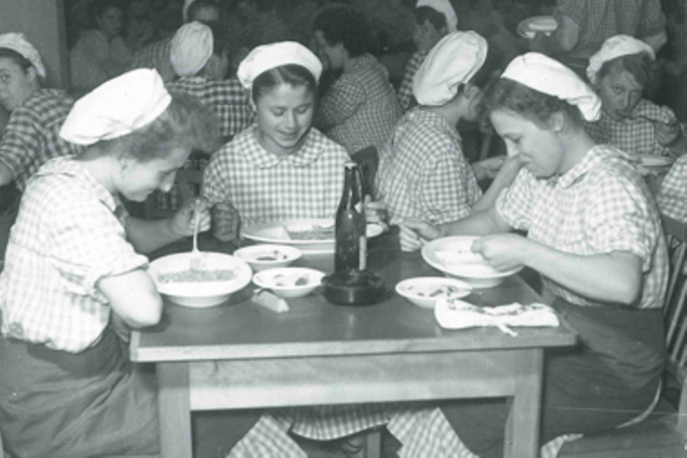 1951-mitarbeiterinnen-essen.png