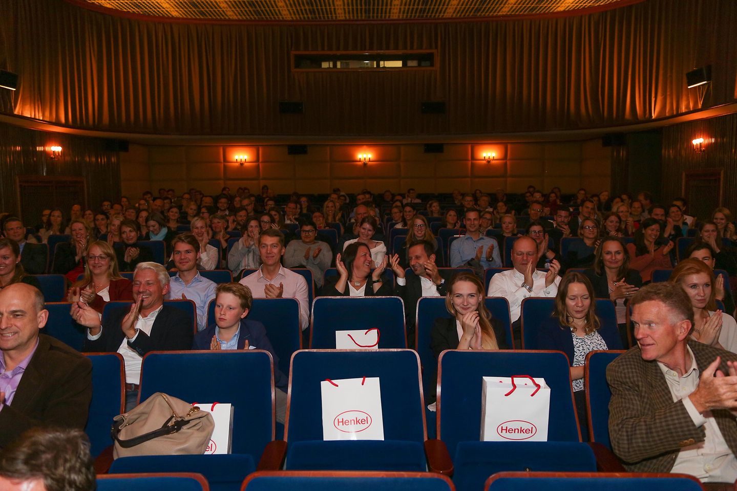 Über 200 Gäste amüsierten sich bei und mit den „Branding Masters“ im Wiener Filmcasino.