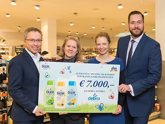 (V.li.) Bernhard Voit (Henkel Beauty Care), Dr. Anja Diem (EB-Haus Salzburg), Iris Bregulla (EB-Haus Salzburg) und Harald Bauer (dm-drogeriemarkt)