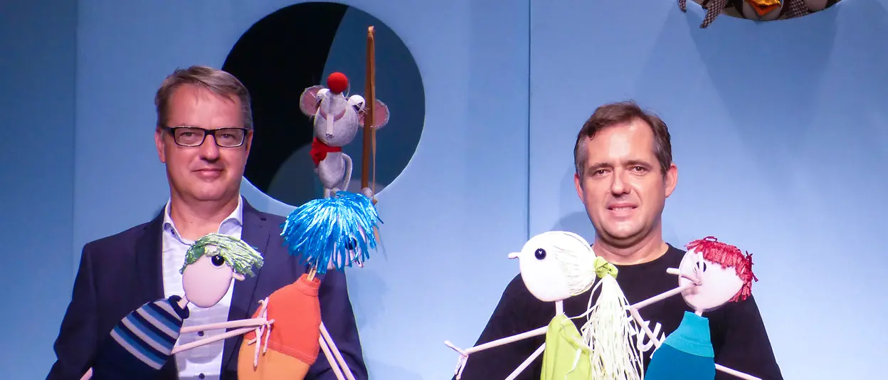 Michael Sgiarovello (links) und Paul Kossatz (rechts) freuen sich über die gemeinsame Kooperation