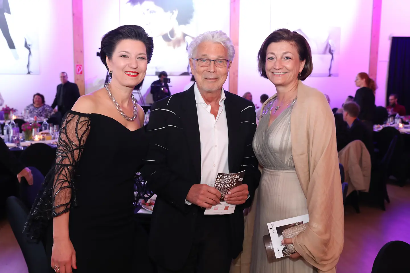 Sonja Knautz (Managing Director Schwarzkopf Professional), Hans Bundy (Frisör), Birgit Rechberger-Krammer (Präsidentin Henkel CEE)