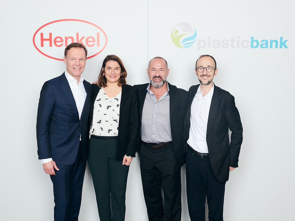Next step in the partnership of Henkel and Plastic Bank (von links): Jens-Martin Schwärzler (Henkel), Sylvie Nicol (Henkel), David Katz (Plastic Bank), and Bruno Piacenza (Henkel) 